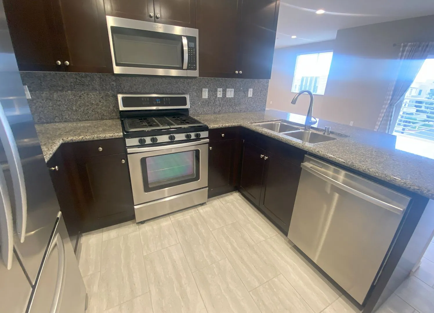 Single-Level 2-Bedroom Condo in the Prestigious South Bay 360 Community! — Photo 3