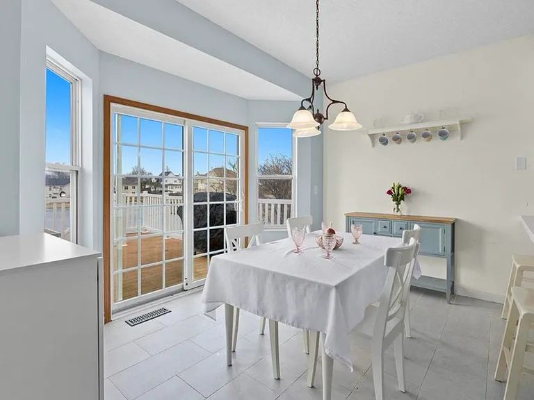 2621 Lake Lucerne Dr — Photo 20