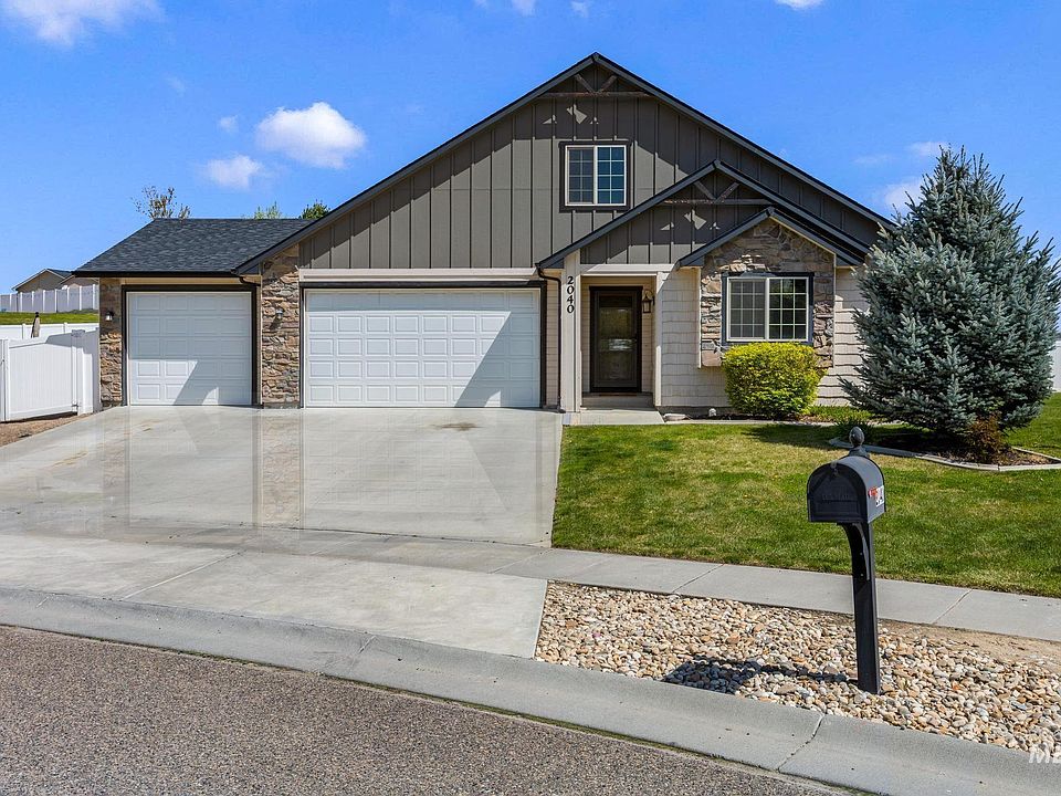 1st image of 2040 Kelly Dr