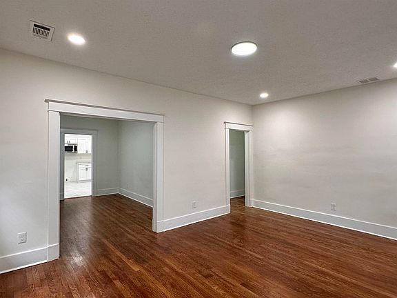 4th image of 1145 Tanglewood St