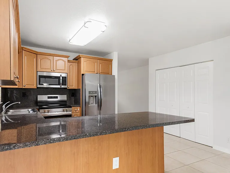 24 SW 6th St #2 — Photo 9