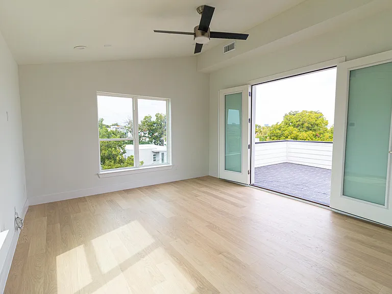 4210 Roseland Ave #104 — Photo 30