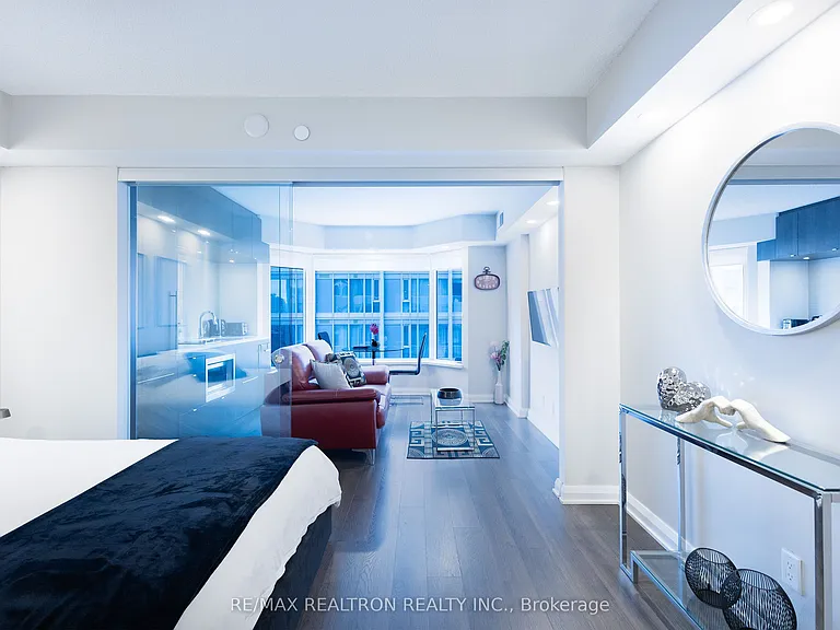 155 Yorkville Ave — Photo 8