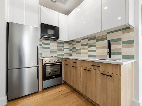 2nd image of 2553 Bedford Ave #Penthouse 5
