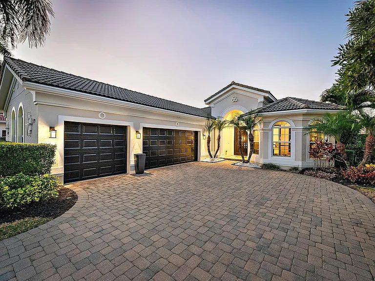 279 Carina Dr — Photo 1