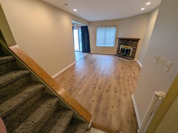 22310 River Walk Ln, Rocky River, OH 44116