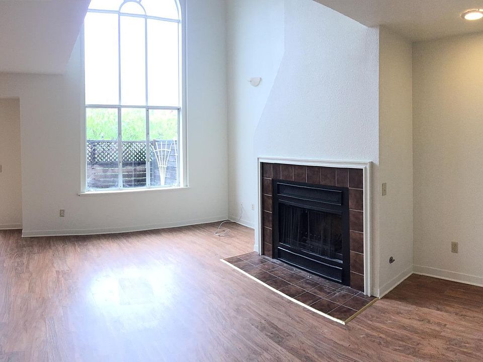 Living Room with views of the Palisades Mountains