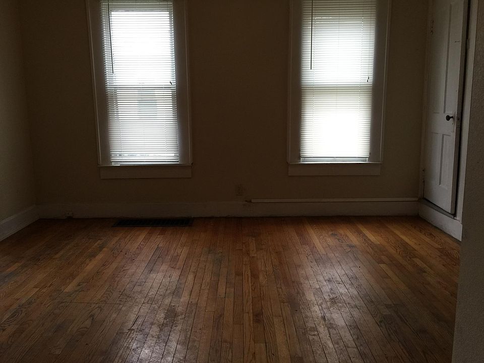 2nd image of 809 College Dr
