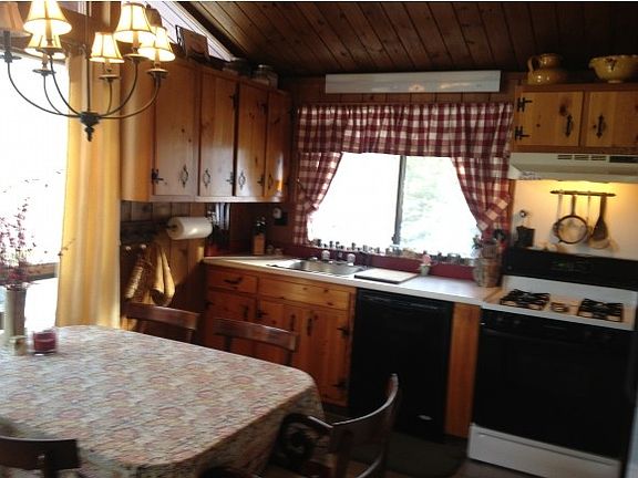4th image of 91 Chalet Dr