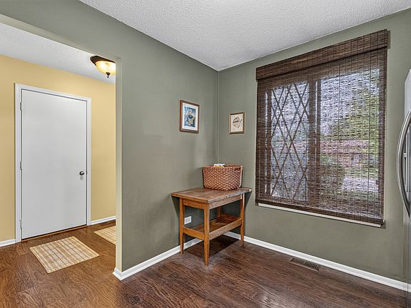 5th image of 818 Shagbark Rd #0