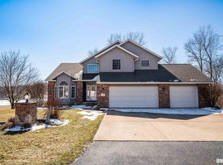 1 Valleyview Ct, Groveland, IL 61535