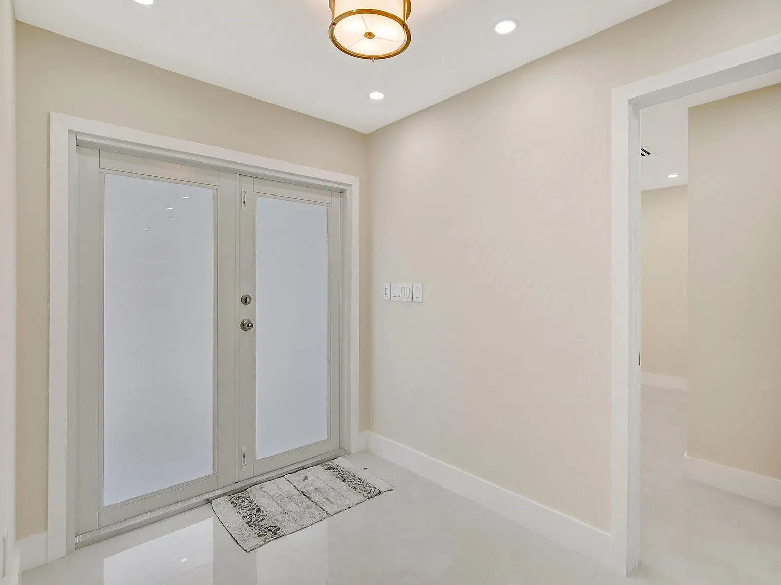 4 bed, 3.0 bath, 2280 sqft, $5,650 — Photo 4