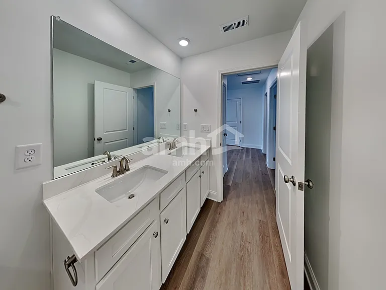 1048 Highland St — Photo 22