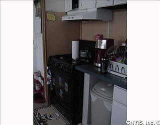 4th image of 1016 Oak St