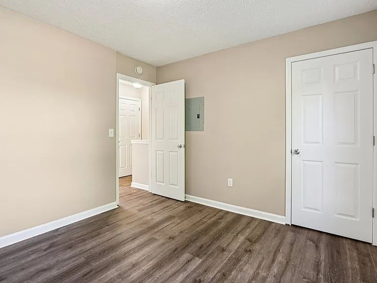 Fox Pointe Apartments — Photo 12