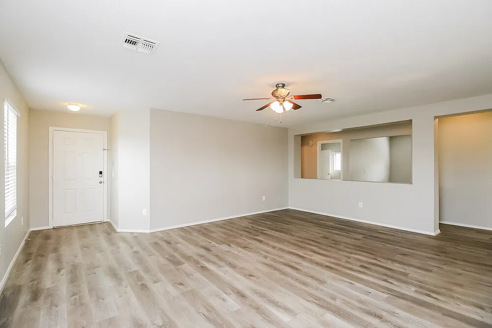 3 bed, 2.0 bath, 1509 sqft, $2,140 — Photo 3