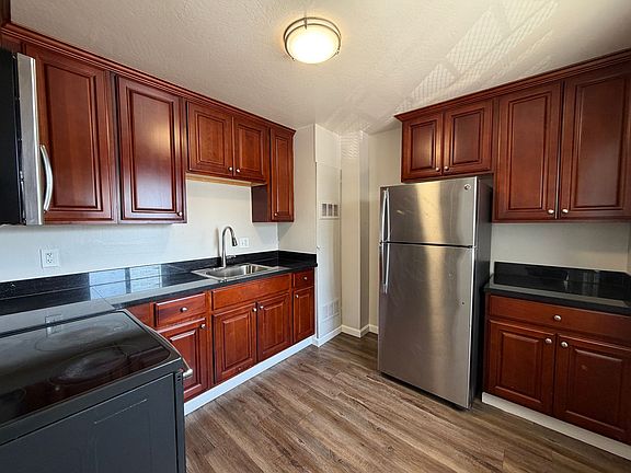4th image of 1917 6th St #1-12