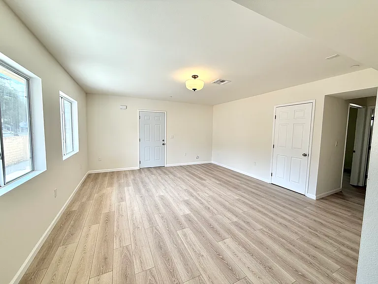 14606 Gilmore St #2 — Photo 6