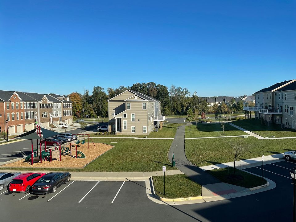 1st image of 42643 Oak Park Sq