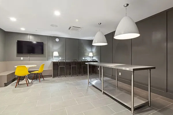 Rented by Greystar | media 7