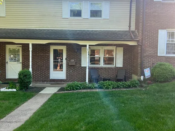 104 Village Dr, Boyertown, PA 19512