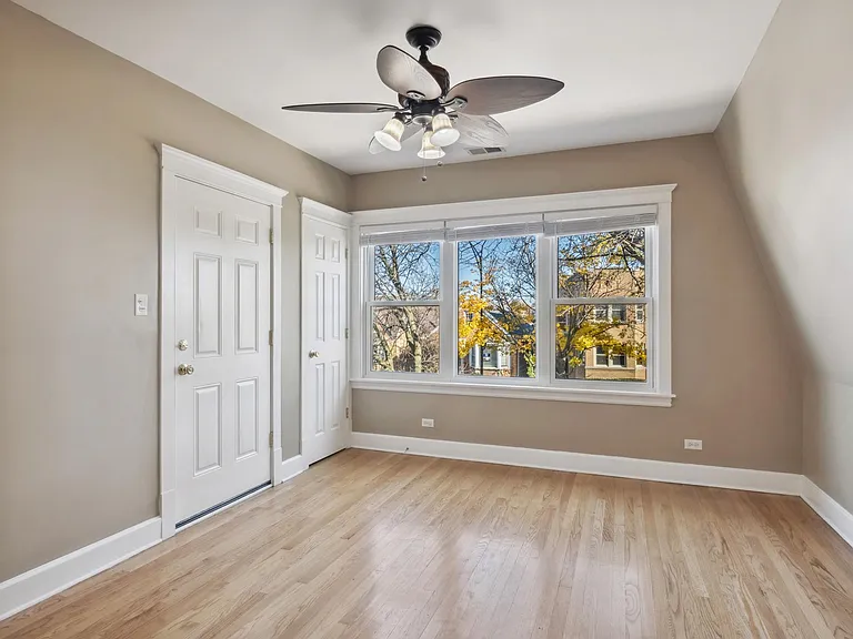 4140 N Austin Ave #2 — Photo 4