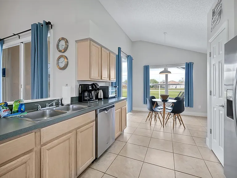 408 Jaybee Ave — Photo 15