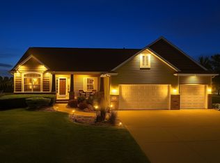 6702 Country Ridge Dr NW, Palo, IA 52324