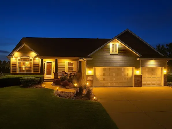 6702 Country Ridge Dr NW, Palo, IA 52324