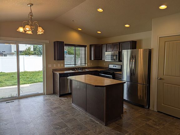 5th image of 7290 N Bandon Ln
