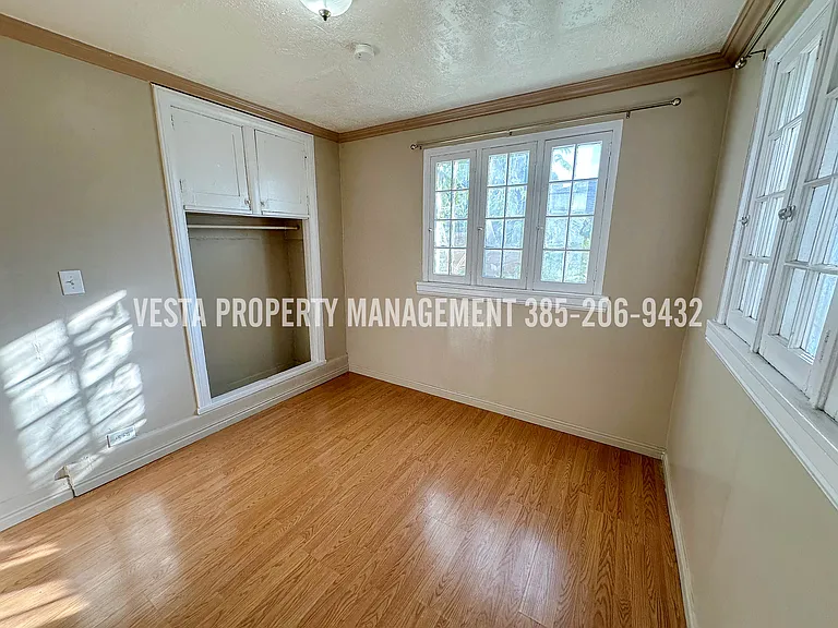 619 20th St #3 — Photo 4