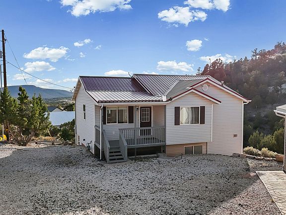 3rd image of 328 E Hillcrest Cir
