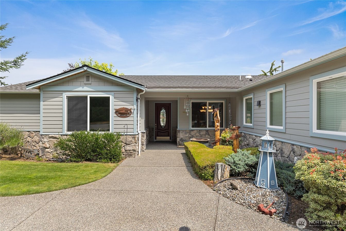 1st image of 880 Shoshone Drive