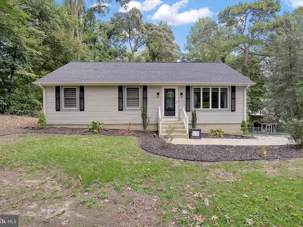 5822 Long Beach Dr, Saint Leonard, MD 20685