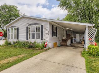 230 Whipple Tree Rd, Wheeling, IL 60090