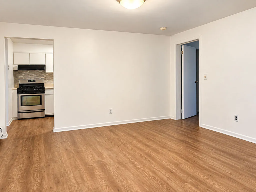 Apartment for Rent — Photo 3