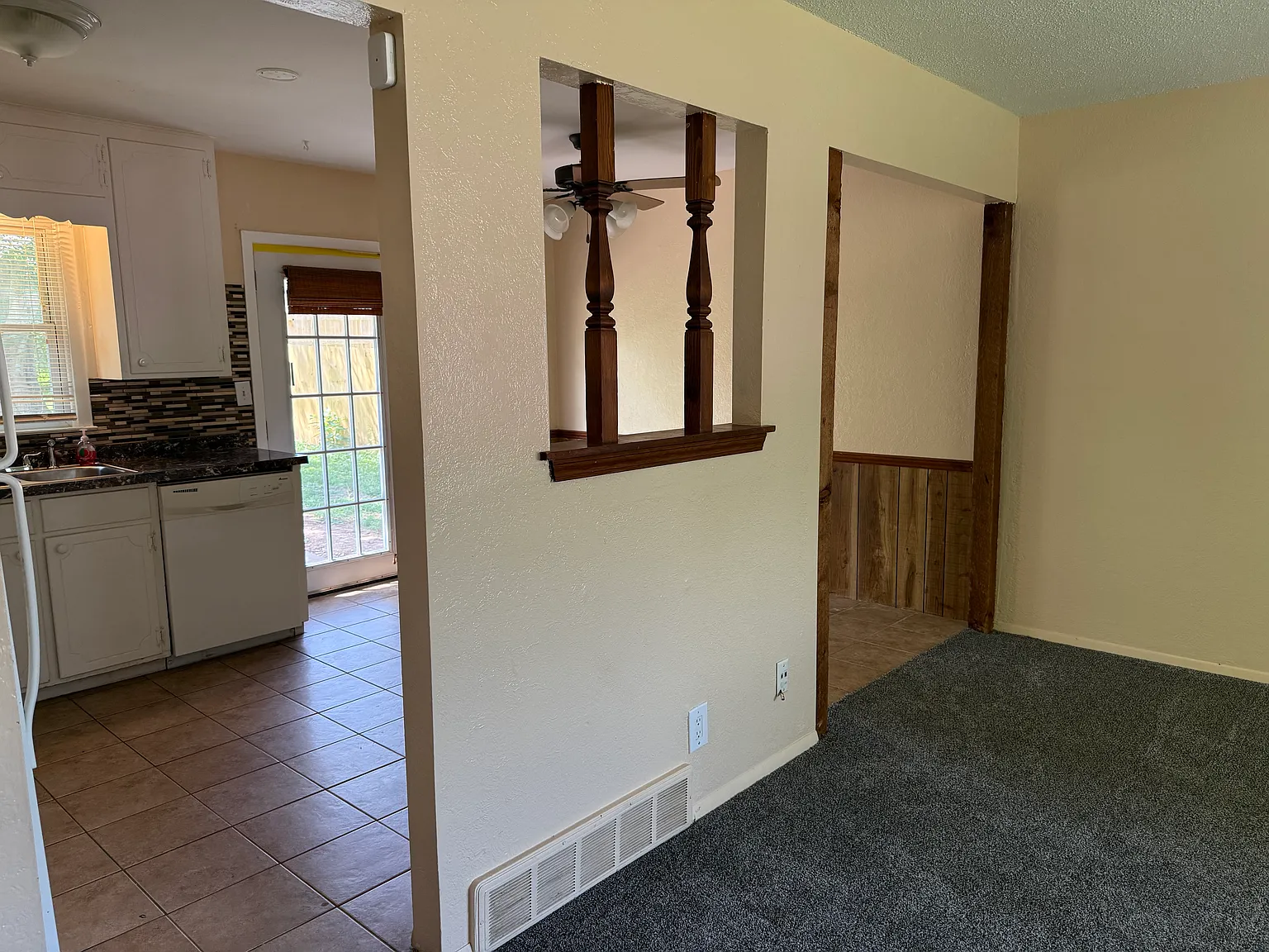 3 bed, 1.5 bath, 1220 sqft, $1,500 — Photo 4