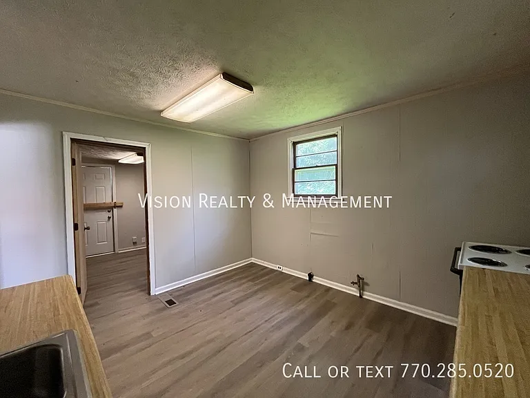 802 Williams St — Photo 7