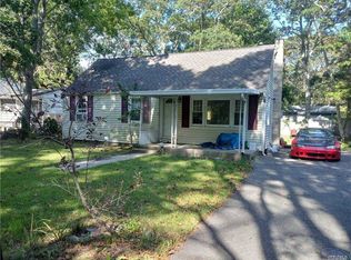 247 McKinley Dr, Mastic Beach, NY 11951