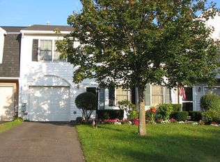 40 Bridgewood Ln, Watervliet, NY 12189