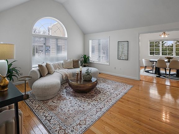 4th image of 90 Orchard Hill Rd