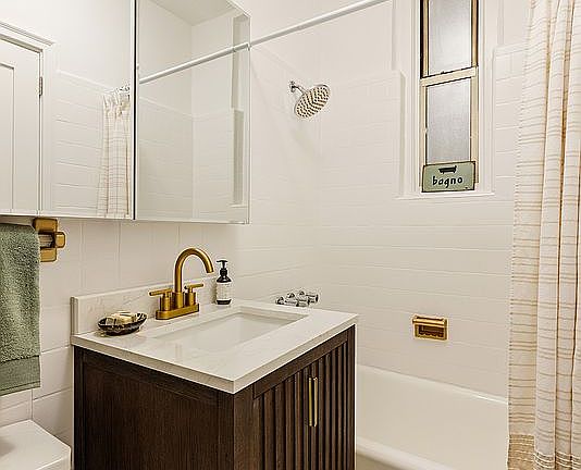 4th image of 326 E 73rd St APT 1A