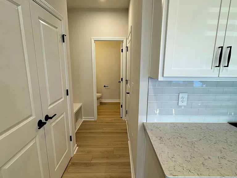 8911 Nettleton Ave — Photo 11