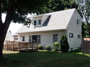 1765 Chatsworth St N, Roseville, MN 55113