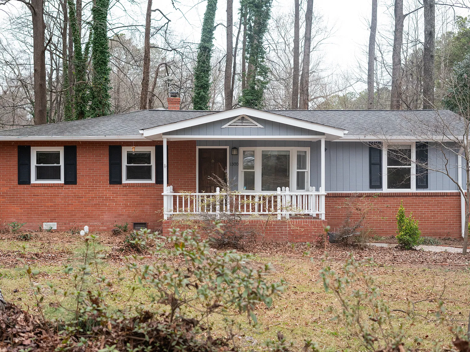 1300 Kelly Rd — Photo 2