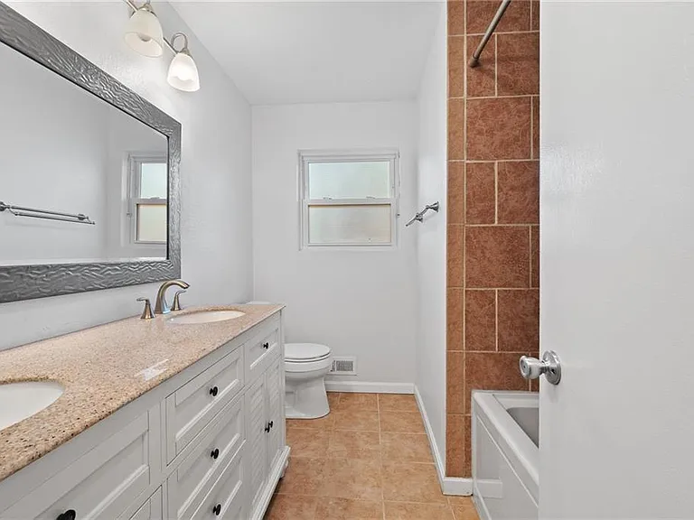 2348 Great Neck Cir — Photo 27