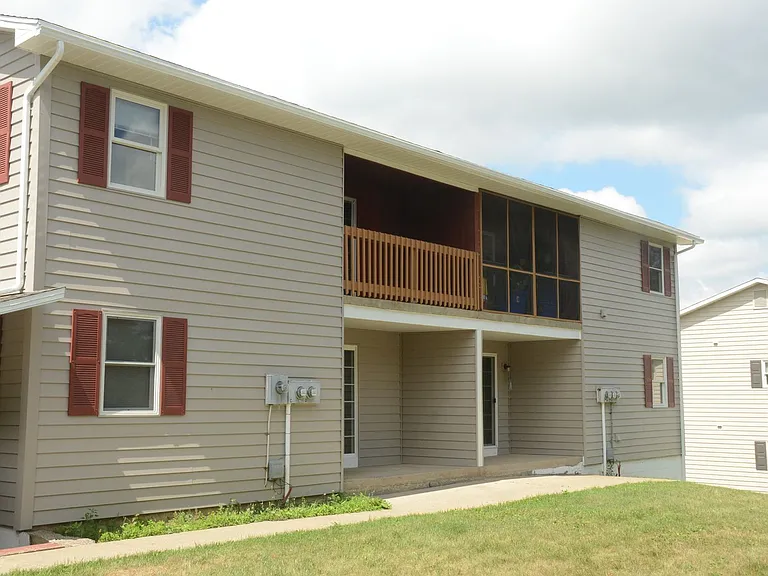 708 Torrey Ln — Photo 3