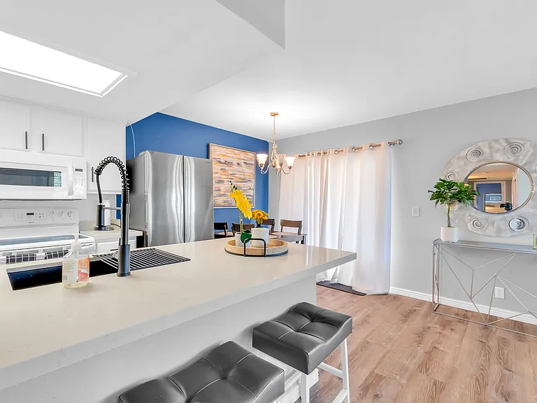 806 E Joan D Arc Ave — Photo 24