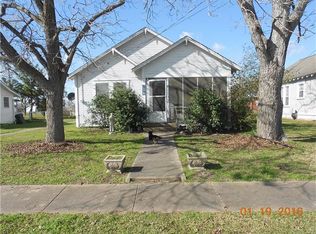 1109 Upton Ave, Schulenburg, TX 78956