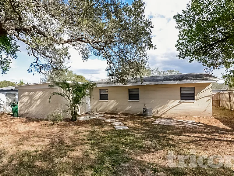 10014 N Oklawaha Ave — Photo 15
